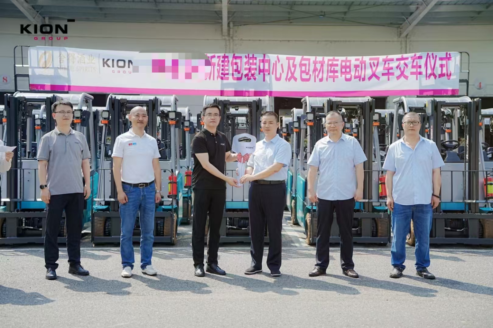 某知名白酒行業(yè)電動(dòng)叉車批量交車.jpg